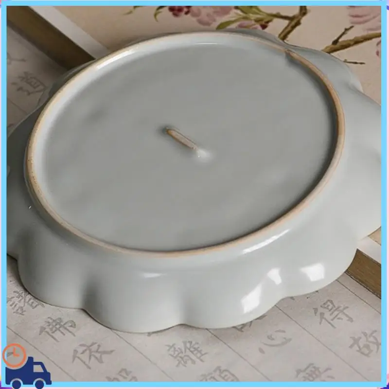 

Latest Handmade Celadon Palette Plum Blossom-Shaped Watercolor Paint Tray Ru Kiln Plate And Pen Holder