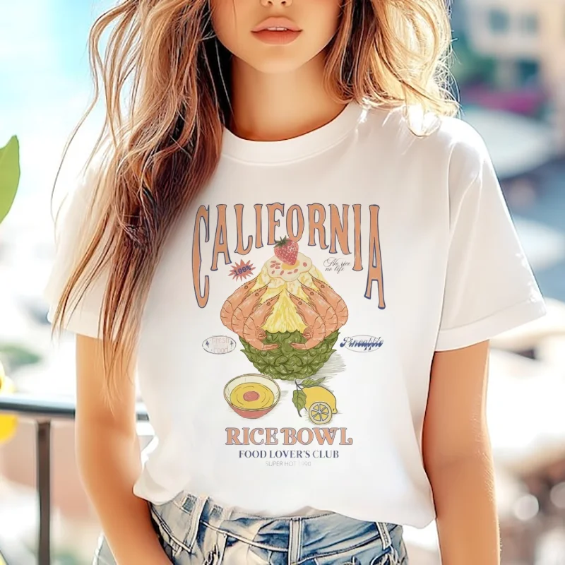 เสื้อยืดพิมพ์ลายพิซซ่าคลับ เสื้อยืดคอกลมลำลอง สไตล์ฤดูร้อนสำหรับผู้หญิง แฟชั่นใหม่สำหรับวันพักผ่อนที่ชายหาด เสื้อยืดสีขาวสำหรับผู้หญิง