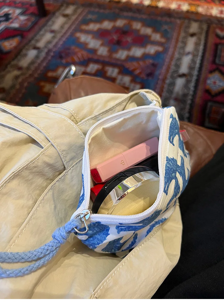 Blaue Katze, grafische Make-up-Tasche, zweifarbig, mit Reißverschluss, Make-up-Tasche, Cartoon-Druck, kleine Mini-Kosmetiktasche, Aufbewahrungstasche – Detail 4