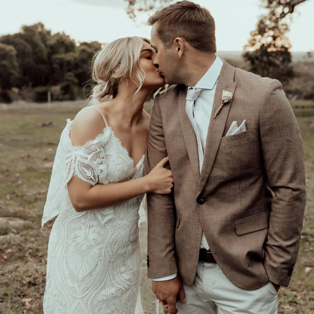 Vestido de novia rústico personalizado con recorte de sirena, encaje rústico, mangas caídas extraíbles, sin espalda, fotos reales, cuello en V, vestidos de novia desnudos