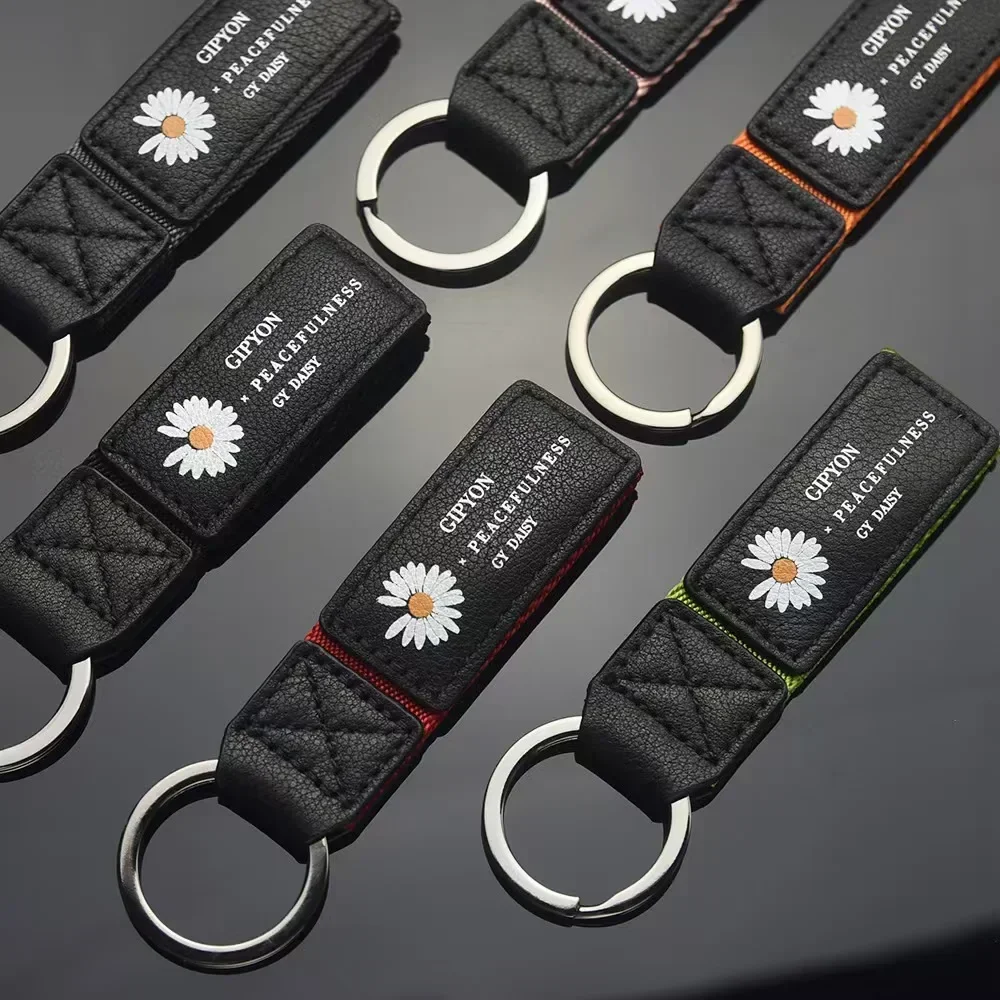 

Genuine leather car keychain women's first layer cowhide rope key chain men's and women's creative gifts pendant exquisite gifts