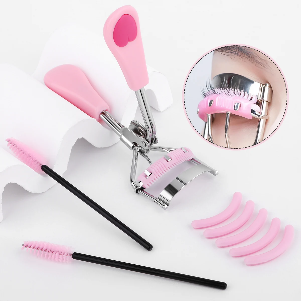A convenient love belt comb eyelash clip tool set and eyelash tool set to make eyelashes more curly and more perfect.