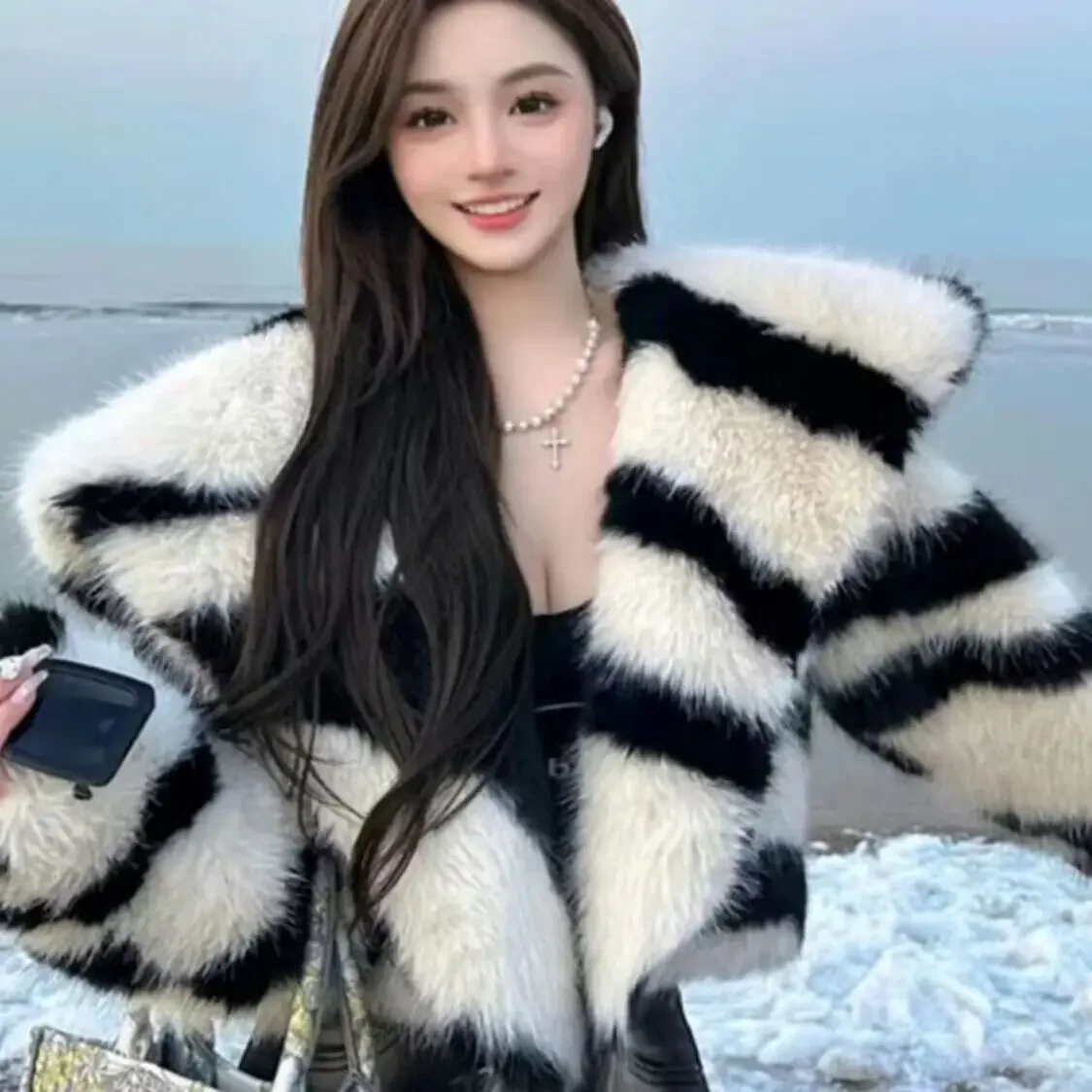 2024 Winter New Women Fur Coat Zebra color Short Jacket Top Clothing Thickened