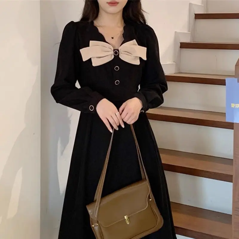 Retro Hepburn Style Dress Women\'s Plus Size Three-dimensional Bow Temperament Long Sleeved Small Black Dress