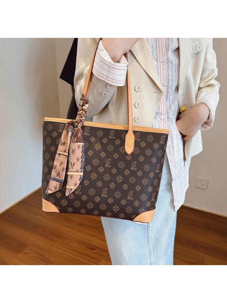 Stylish Ladies Messenger Bag Made Of Octagon-Printed Leather Boasting Iceland Casual Vintage Spacious Soft Daily Look