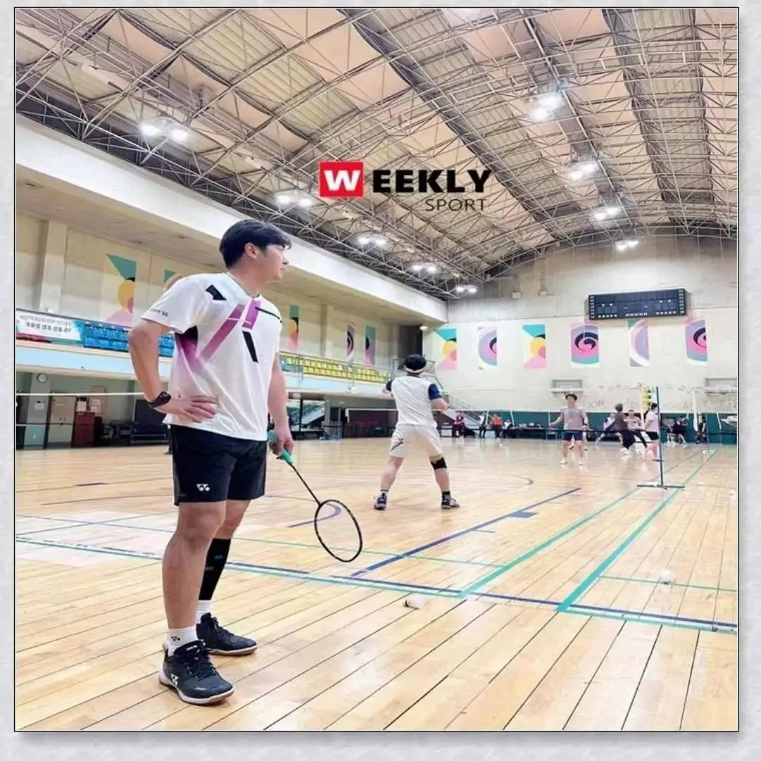 Custom YY men's and women's badminton T-shirt quick drying breathable V-neck half sleeve can print names and numbers