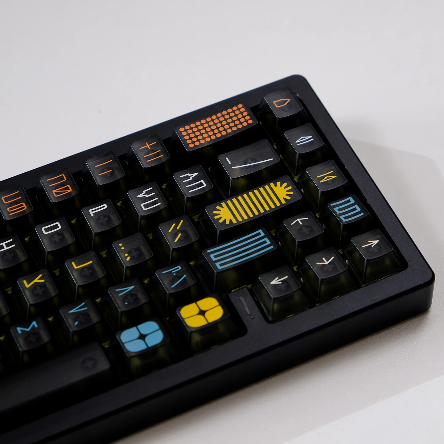 

MV EXPO Keycaps Aifei 122 keys Black Comic Cherry Profile Transparent keycaps For MX 61/68/87/96/104 Mechanical Keyboard