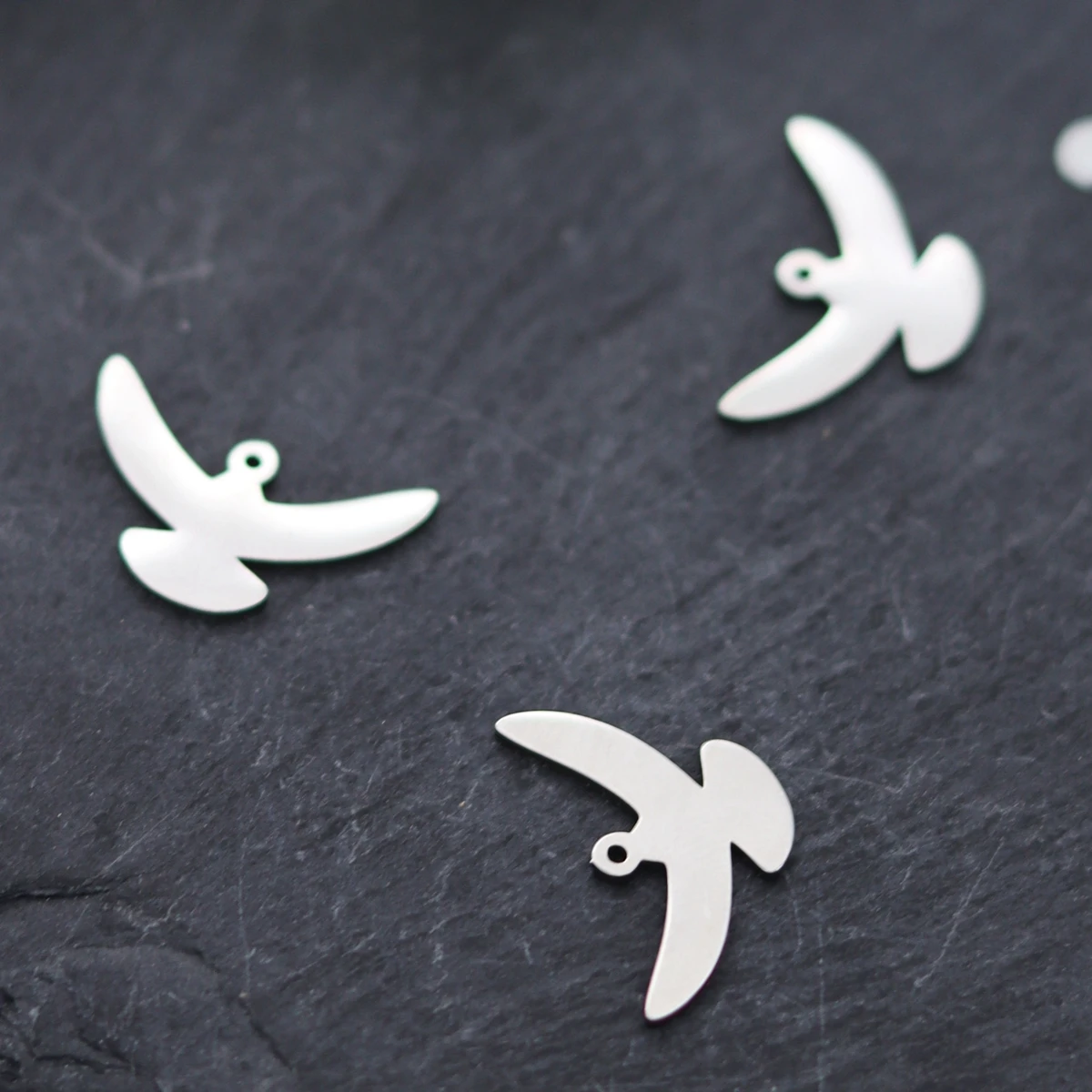 3pcs Stainless Steel Fly Bird Pendants Cute Animal Necklaces Charms DIY Jewelry Gifts Findings Making