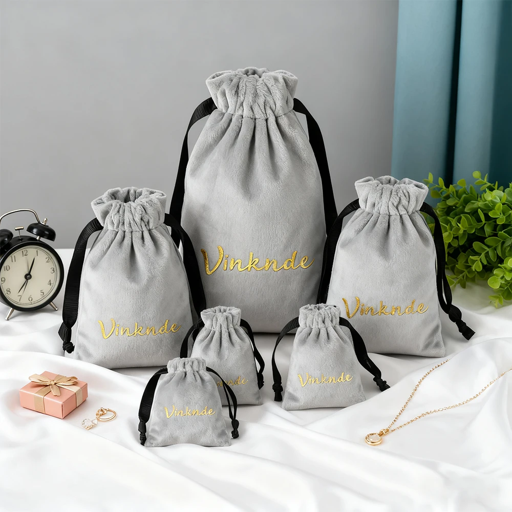 

Оптовая продажа, индивидуальный логотип, серая роза, фланелевая бархатная сумка, подарочная сумка на шнурке, 8x10 см, упаковка, бархатные ювелирные изделия, серьги, косметичка