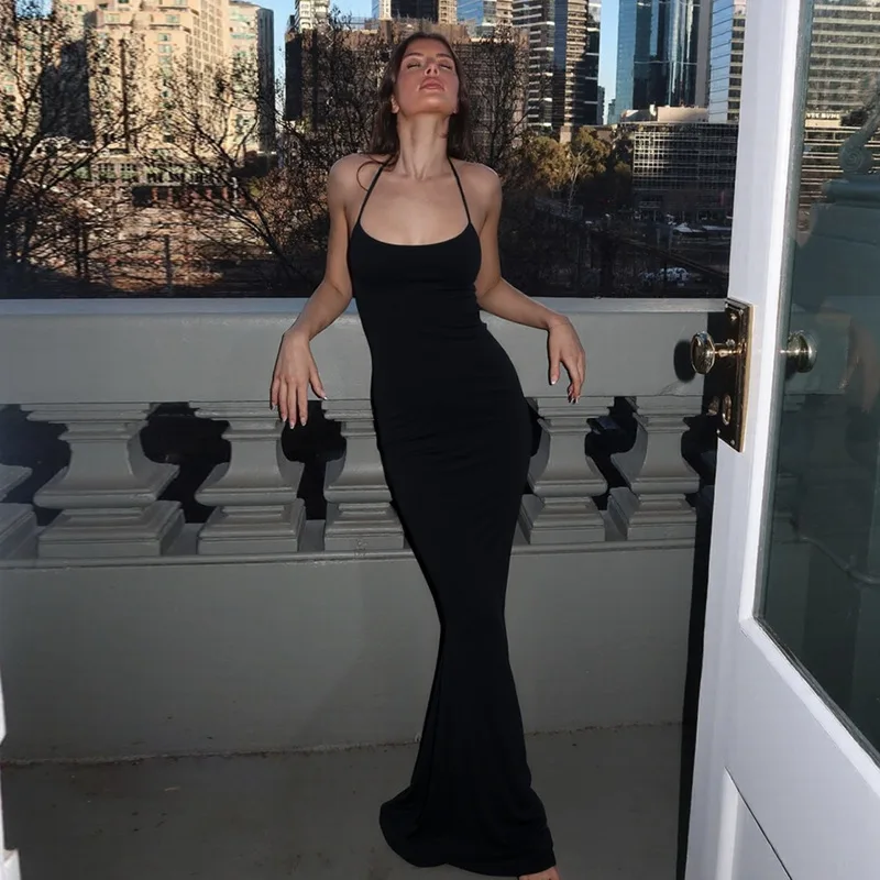 

Европейский и американский стиль, универсальное платье-халтер однотонного цвета с эффектом утягивания талии и стройности.