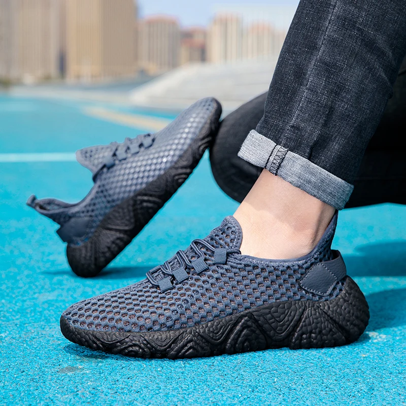 

The 2025 new summer men's shoes, thin mesh breathable sports shoes for teenagers, are versatile and trendy for casual running