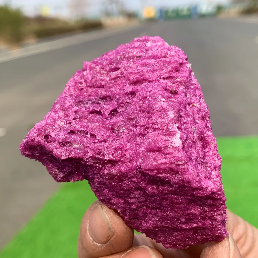 1Pc red corundum rough stone quartz rough stone mineral irregularly shaped craft product stone used for decorating bedrooms