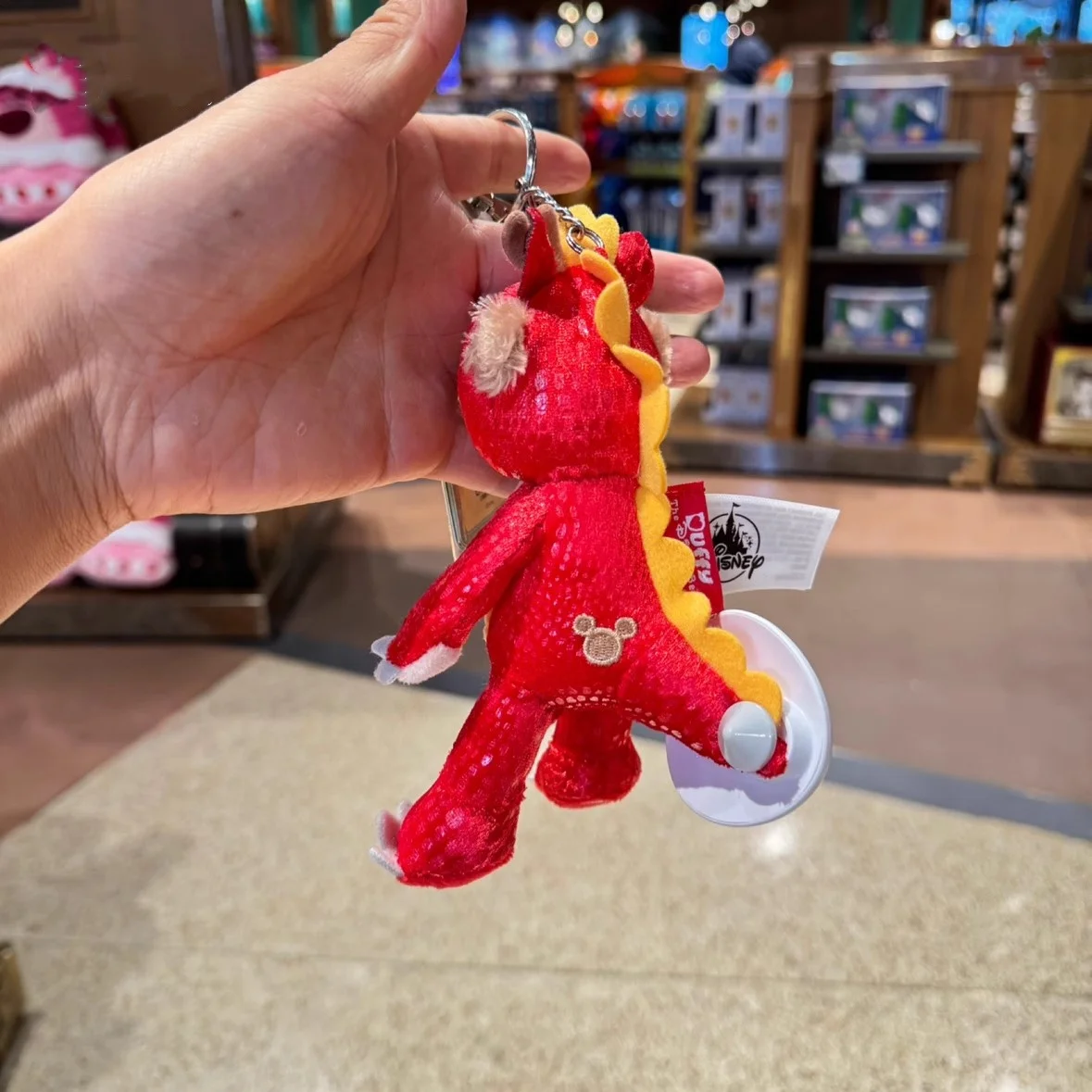 Dragão dourado da Shanghai Disney comemorando o ano novo - Pingente de brinquedo de pelúcia Duffy the Dragon Baby como presente de aniversário