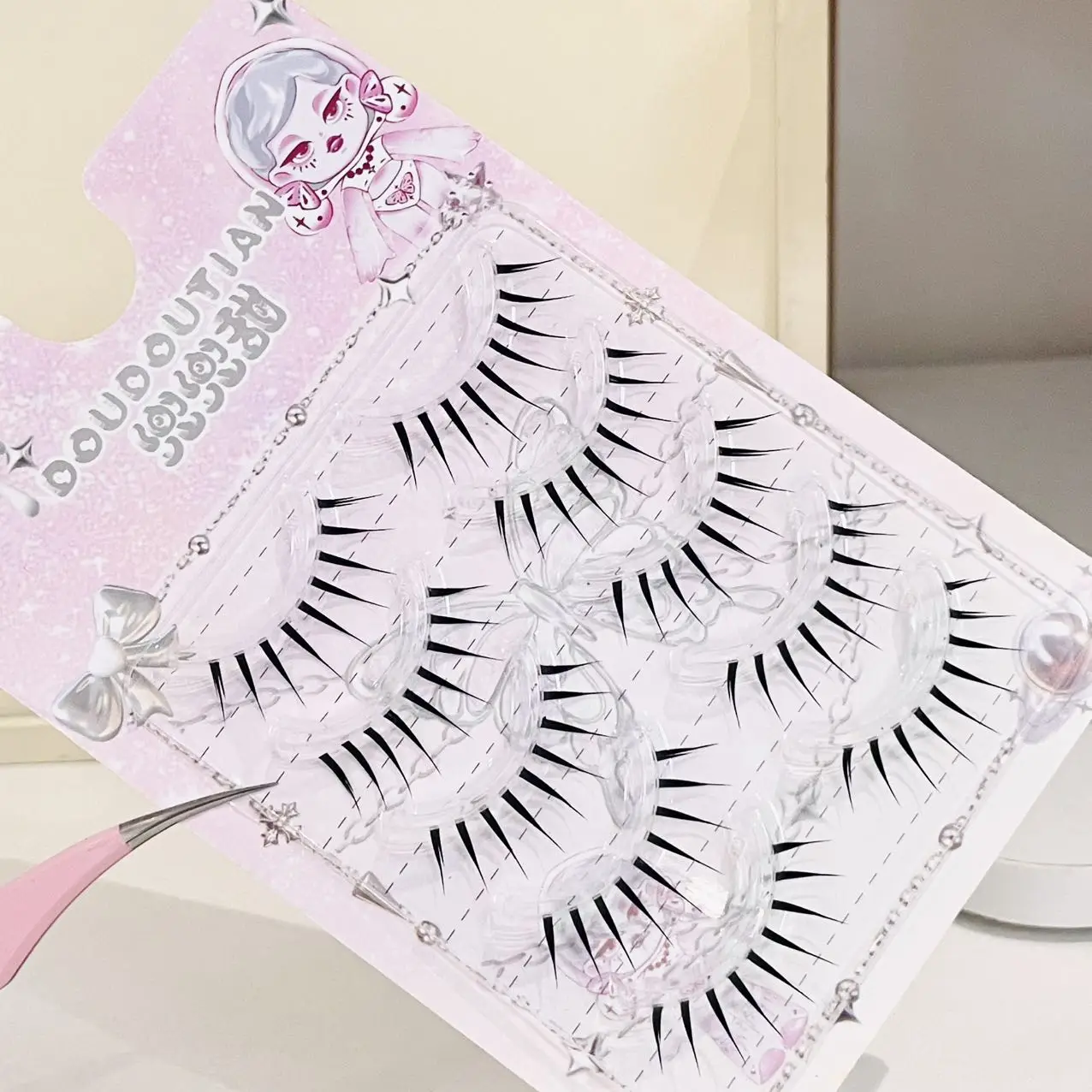 Doudoutian Wet-Look Spiky Full Strip Manga Wimpern mit scharfer Spitze, Wimpernverlängerung, unsichtbares, klares, weiches Band, einfach für Anfänger – Detail 3