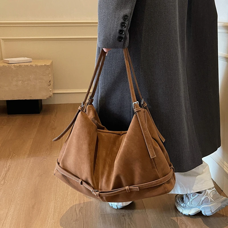 Tas Retro Baru 2025 Tas Bahu Kapasitas Besar Coklat Tas Selempang Tas Tote Tas Wanita Komuter Harian Santai