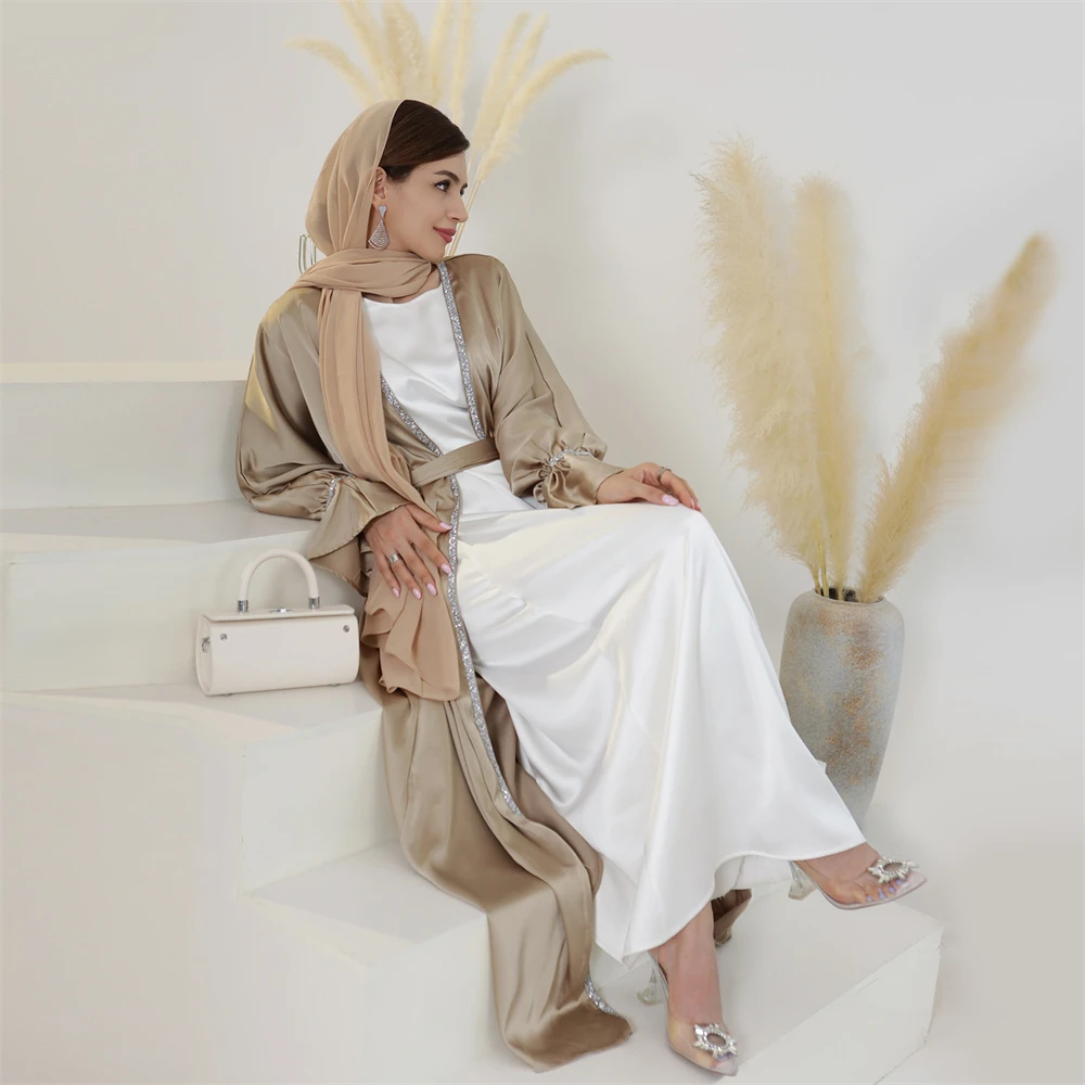 Imagem -02 - Abayas Casual e Vestido Branco para Mulheres Dubai Oriente Médio Ramadã Roupas Islâmicas Cardigã de Quimono Robe Kaftan Eid Ramadã Peças