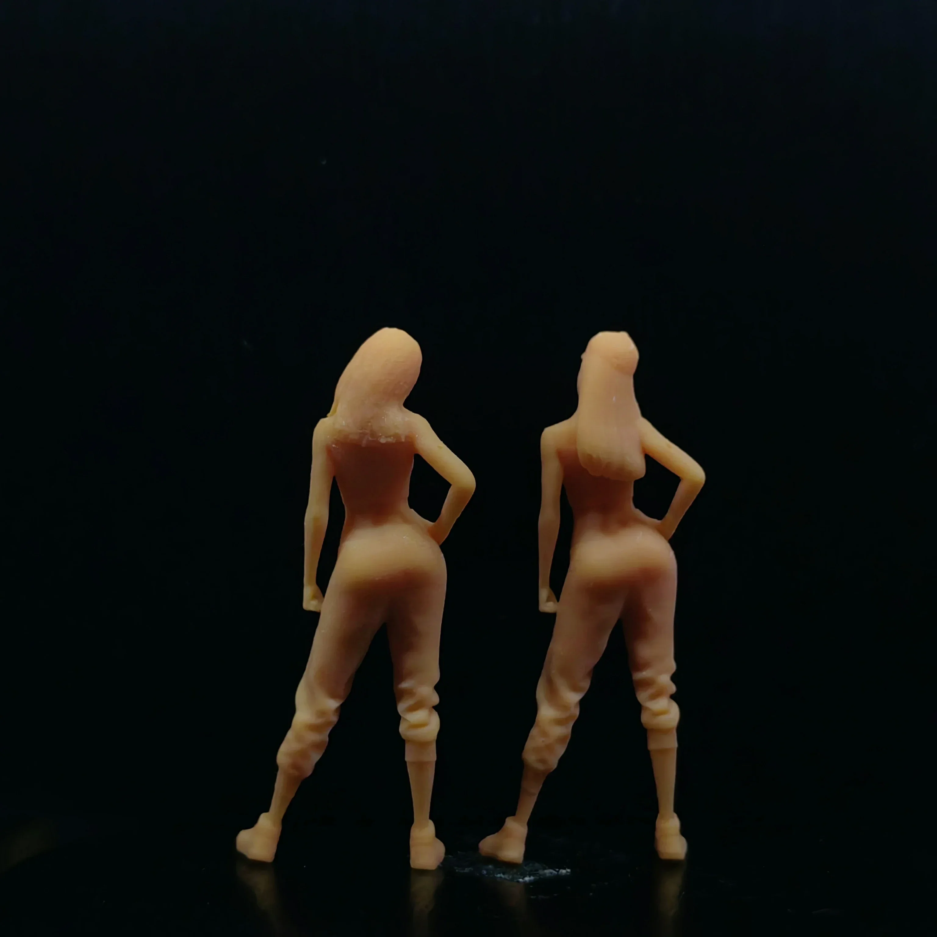 1/64 1/43 Skala Model Resin Pinggul Memutar Kebugaran Wanita Tidak Berwarna Miniatur Diorama Yang Dilukis dengan Tangan T110