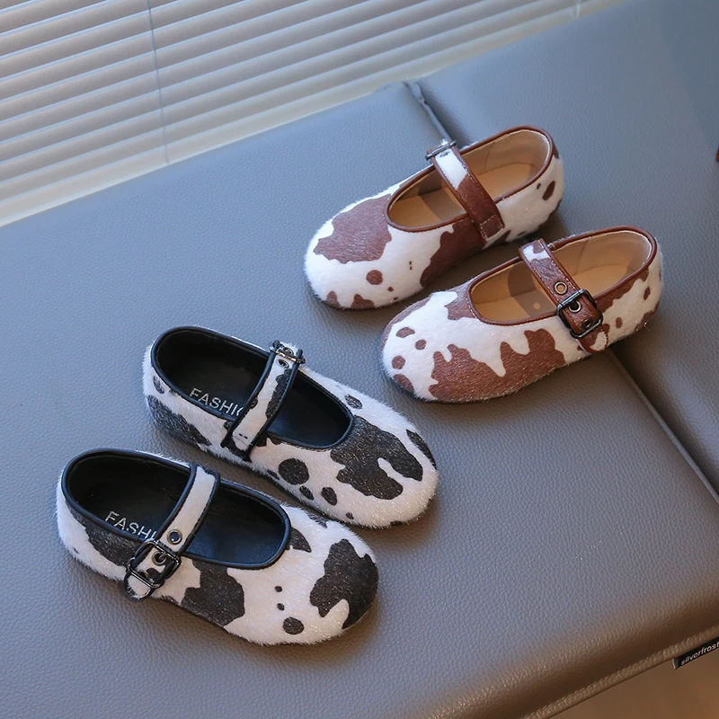 

Girls Ankle Strap Plush Leather Shoes 2025 New Autumn Toddler Ballet Flats with Cow Print Non-slip Retro Kids School Party Flats