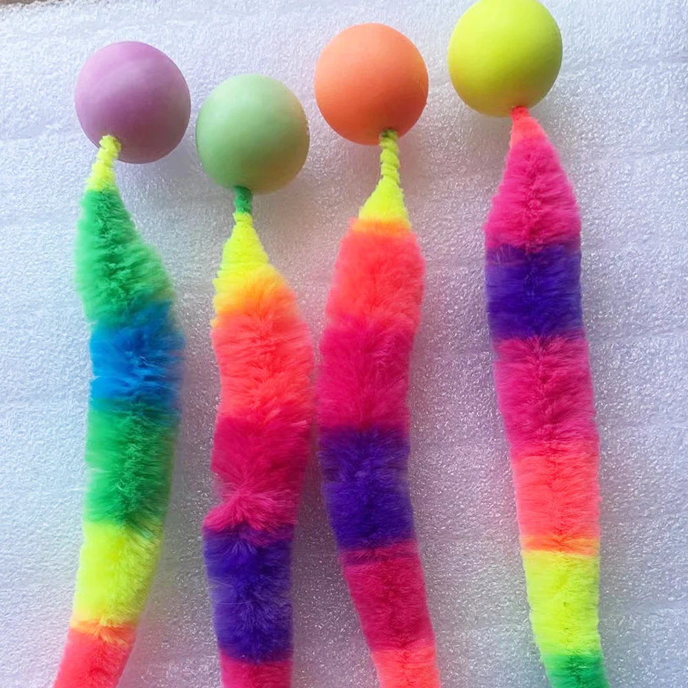 Interaktives Katzenspielzeug, Kitzeln, Katze, bunter springender Ball, Heimtierbedarf, Puzzle, neckendes Katzenwurm-Raupe-elastisches Spielzeug für den Innenbereich