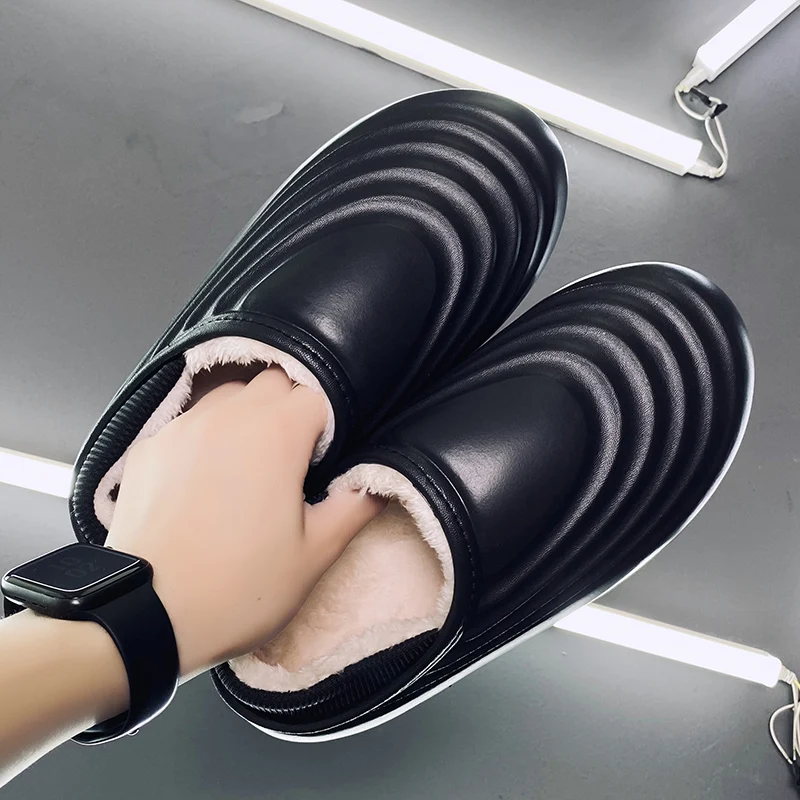 

A Pair of Men's Cotton Slippers, Non-Slip, Thickened, Suitable for Outdoor Wear, Lightweight Cotton Shoes, Warm Men's Shoes