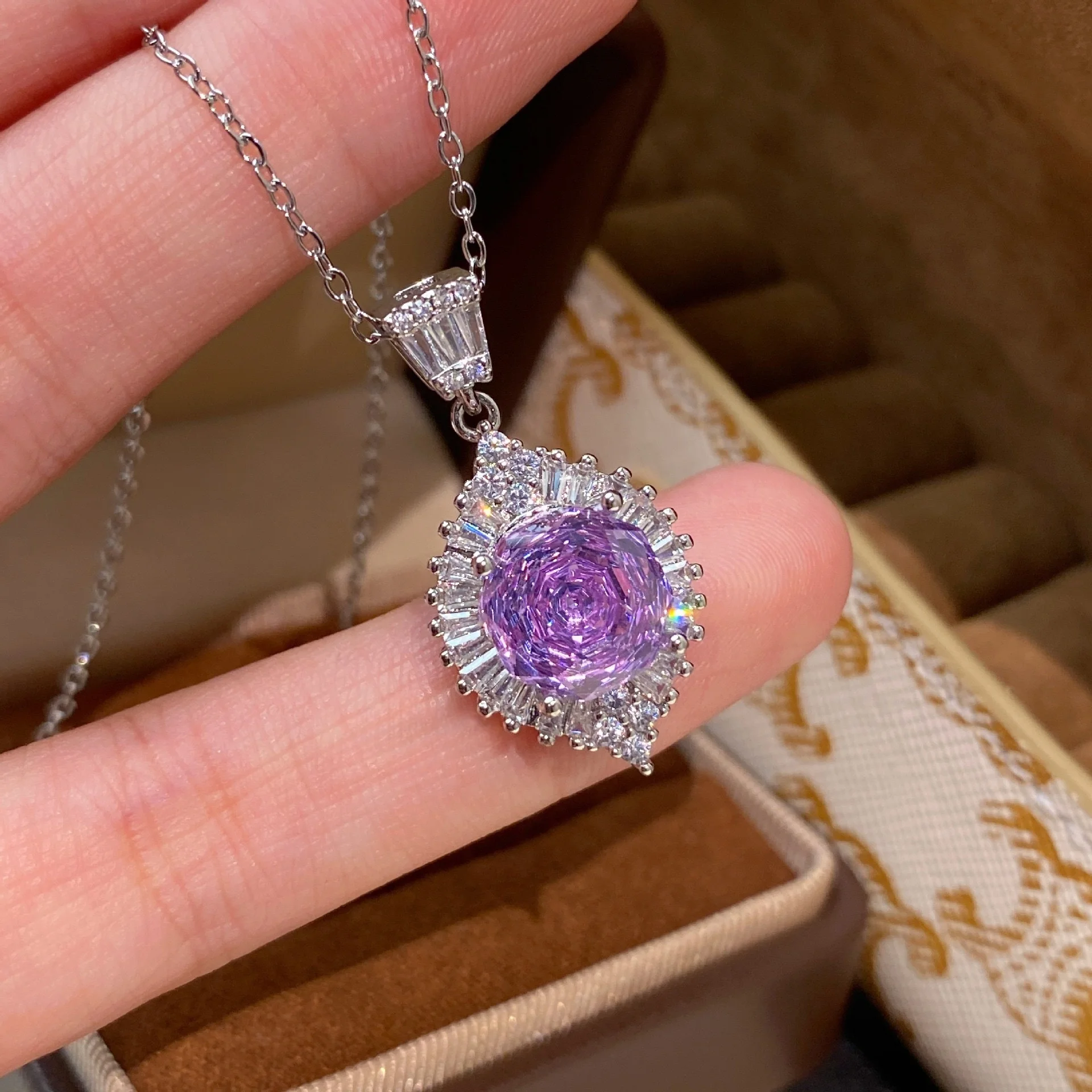 925 Sterling Silber Luxuriöser Moderner Achteckiger Millennium-Rosenschliff Eisdiamant-Anhänger mit Vollbesatz Schlüsselbeinkette für Damen – Detail 7