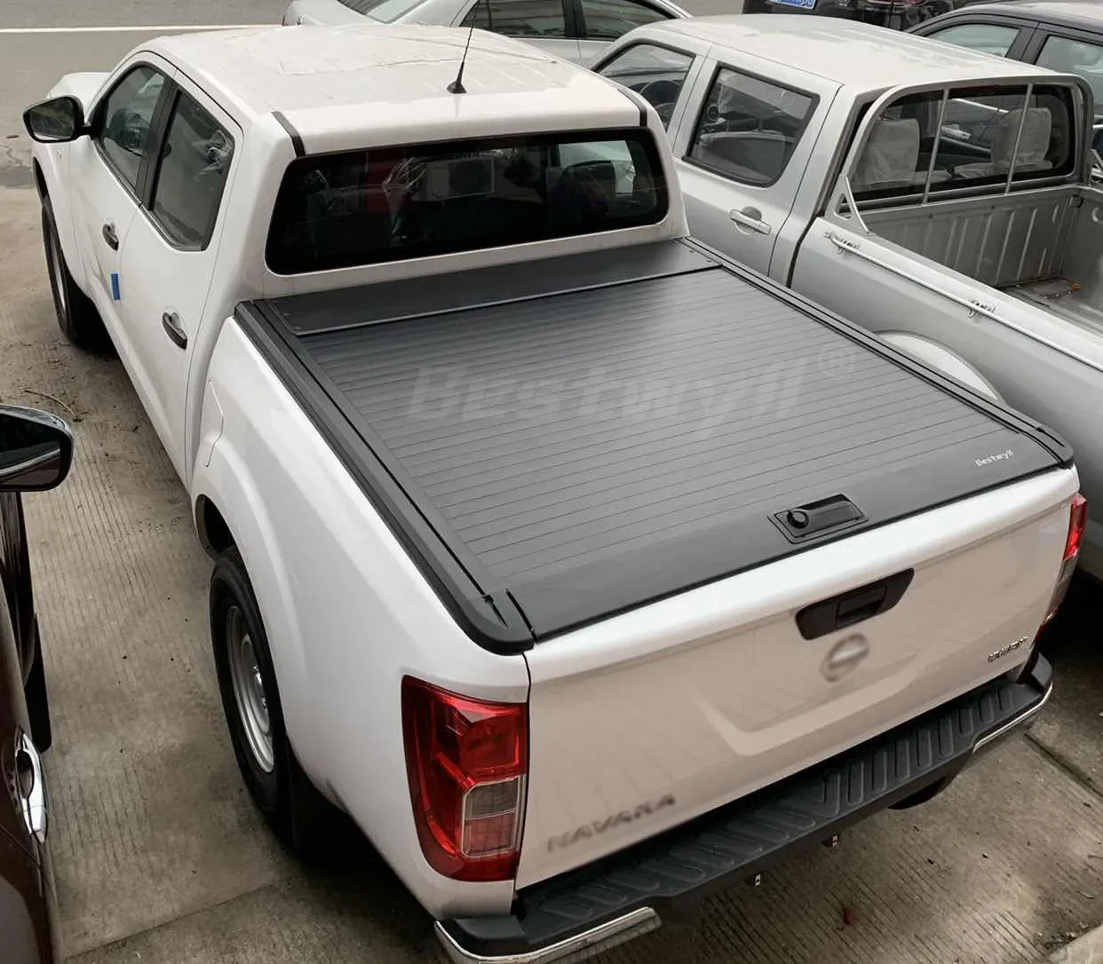 

Adjustable Lid Manual Pickup Tonneau Truck Bed Cover For Nissan Navara Np300 Double Cab(Thailand Version) 2015-2020 Y08