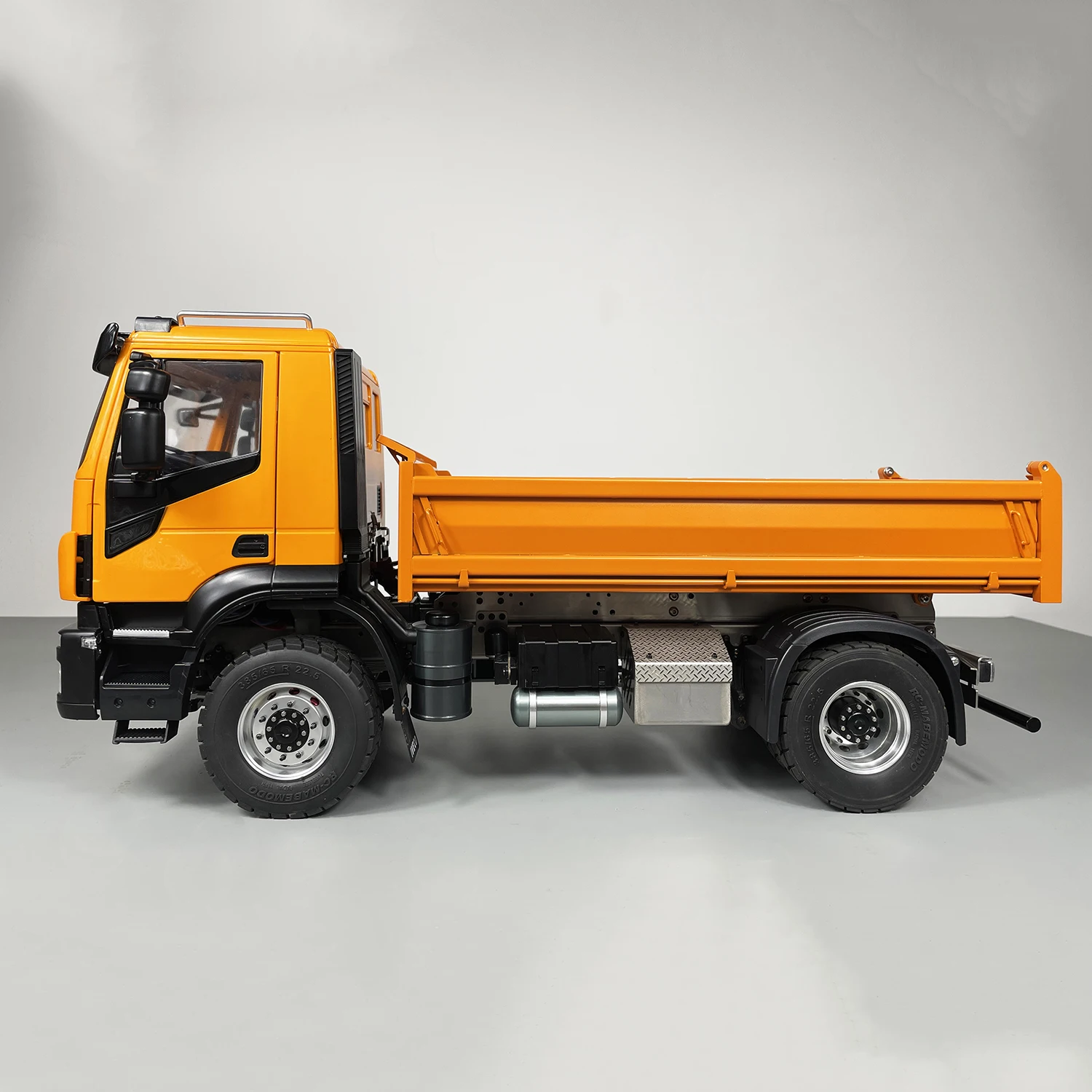 4x4 RCトラック 1/14 油圧式RCダンプトラック デフロック付き ライト＆サウンドシステム メモトコントロール カーモデル おもちゃ 男の子向け