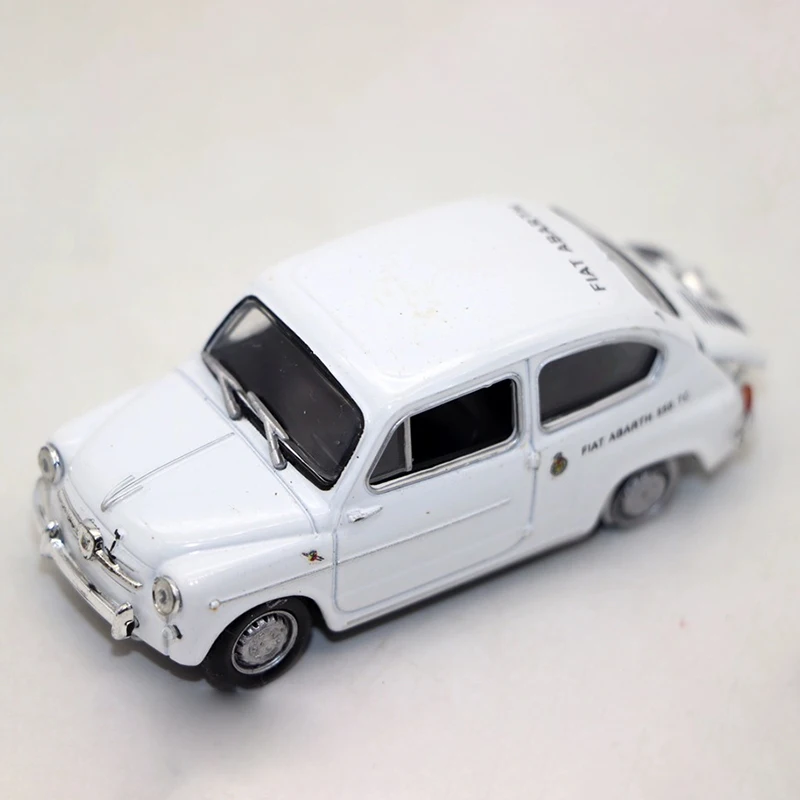 Bulk Geen kleur doos Schaal 1:43 Abarth Fiat 850 TC 1962 Legering Model Auto Statische Collectie Versierd Vakantie Geschenken Speelgoed