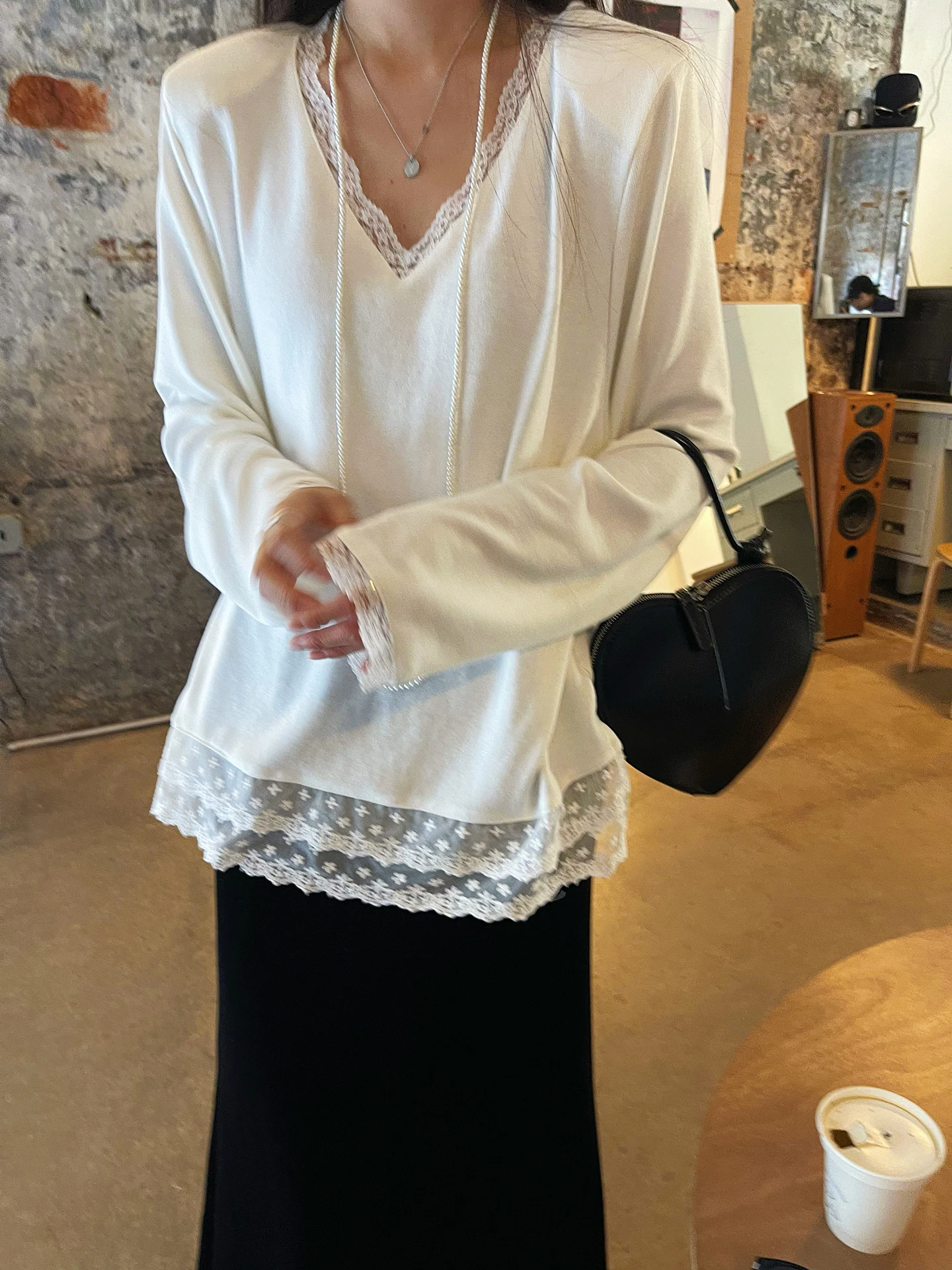 

Slimming Effect Long Sve V-Ne Lace Patchwork Loose Base irt Korean Sle Women's Premium Feeling Charming Top