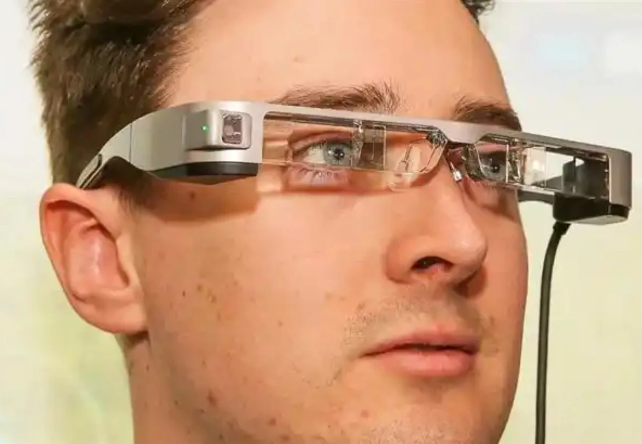 Original Moverio BT-300 Smart AR Glasses with Controller Wearable Device Eyewear 1280P OLED Display 5MP Camera Motion Tracking