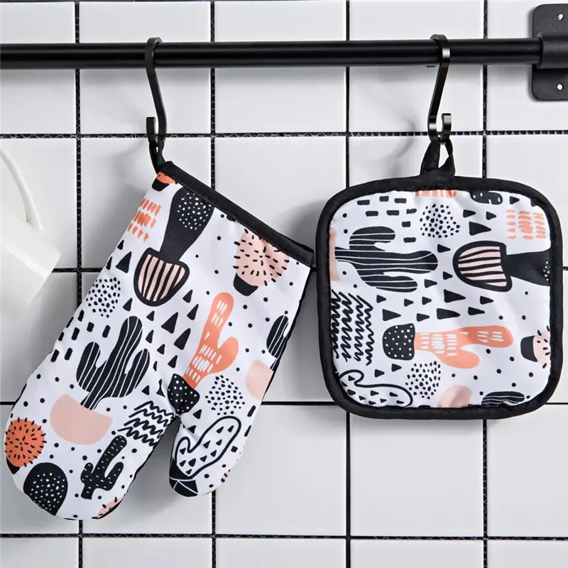 

2Pcs/set Polyester Christmas Halloween Oven Glove Anti-Scalding Microwave Insulation Pad Kitchen Tool