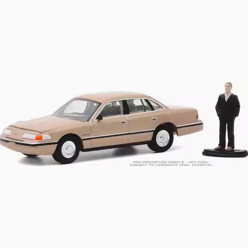 

Литой под давлением сплав Greenlight, масштаб 1:64, 1992 Ford Crown Victoria LX с человеком, модель автомобиля, статическая коллекция, украшенная игрушка в подарок на праздник