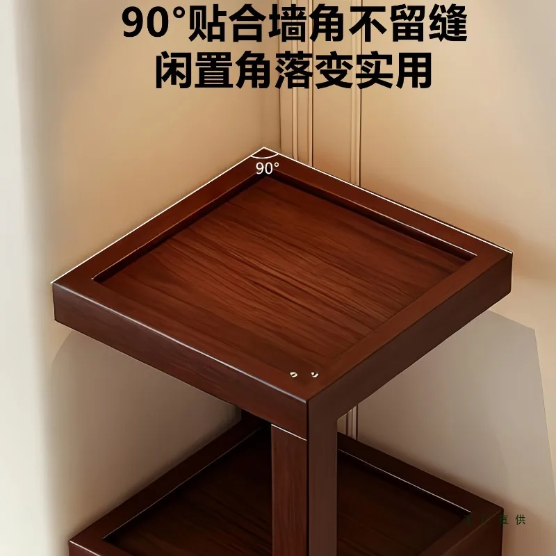壁の向こうに、リビングルームのソファ、アンティークの90度コーナーキャビネット、寝室のコーナー収納キャビネットがあります。