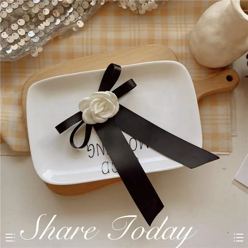 كاميليا القوس بروش أسود أبيض النسيج التعادل شارة الحداد الصدار دبوس الراقية الفرنسية حقيبة أنيقة الملابس وشاح الإكسسوارات بروش #2