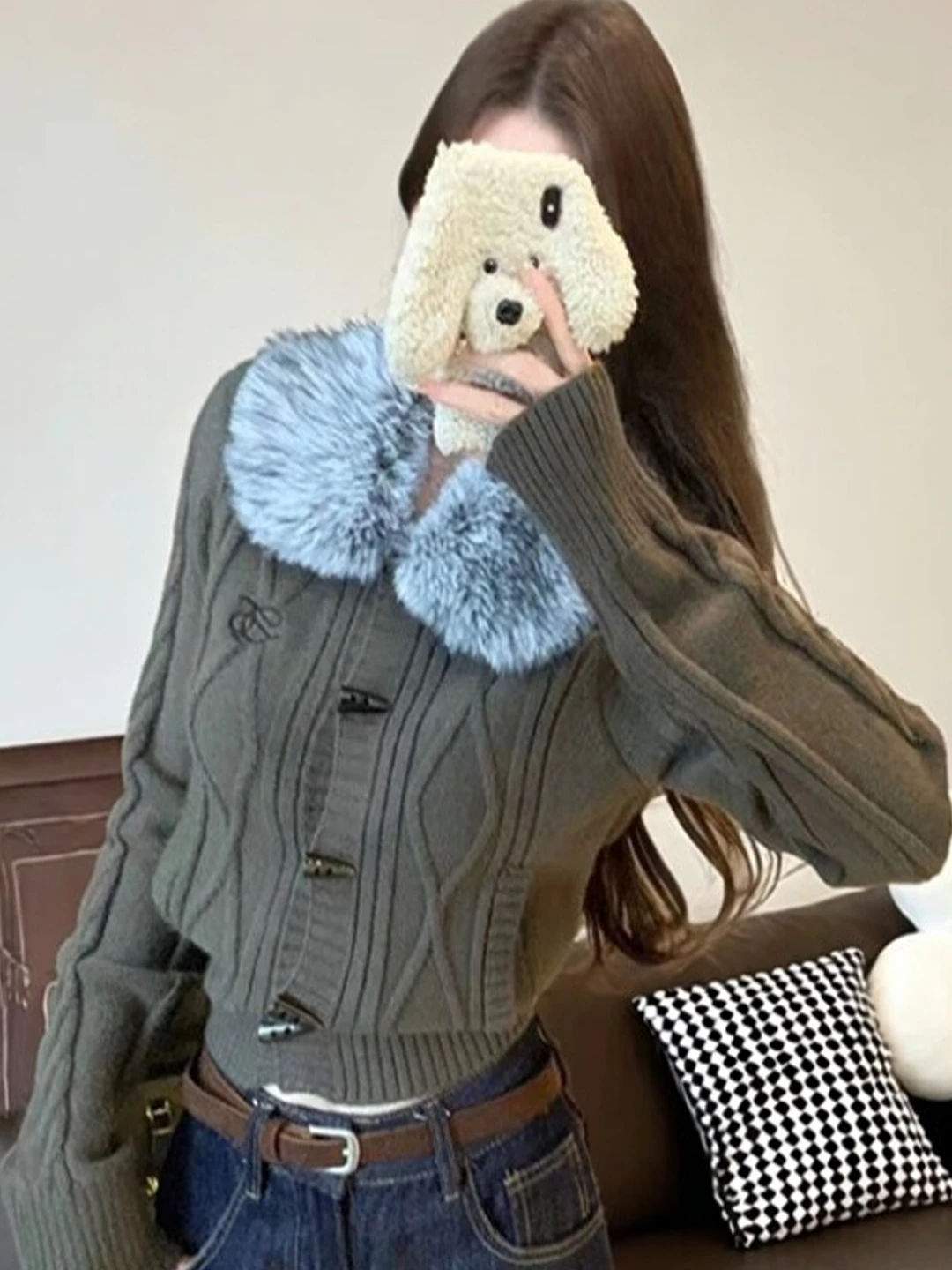 

Retro Long Sleeve Knitted Sweater Slimming Waist Design Button Detail Fur Collar Winter Outerwear for Women Fashionable Casual