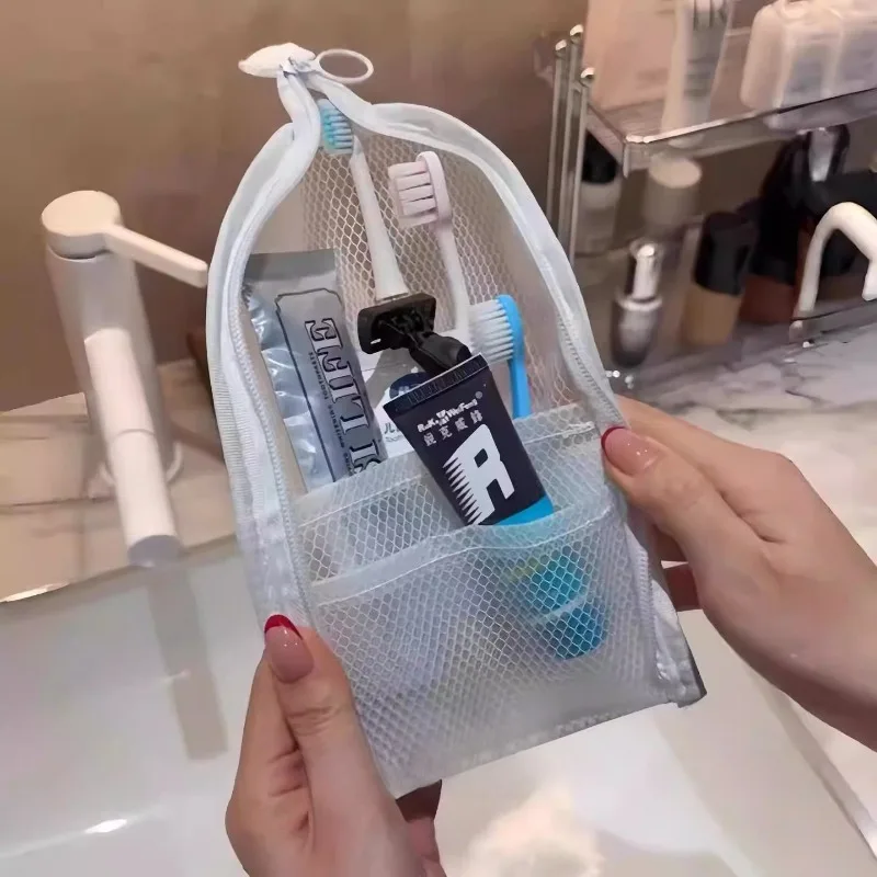 Tragbare, aufrechte Kosmetiktasche aus Netzstoff mit mehreren Fächern, wasserdicht, ideal als Reise-Kosmetik-Organizer für Damen, mit 3 zusätzlichen Beuteln für das Badezimmer. – Detail 15
