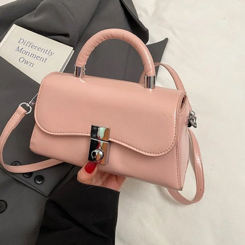 

Elegant Leather Women's Messenger Bag High-End Luxury Brand Fashionable Classic Paris Stylish Accent Daily Bag​