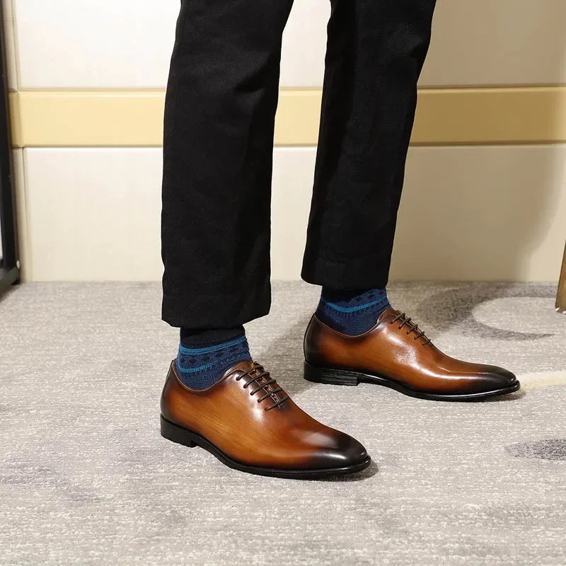 Scarpe eleganti Oxford da uomo con taglio intero in vera pelle classica scarpe formali da uomo fatte a mano da ufficio firmate in tinta unita