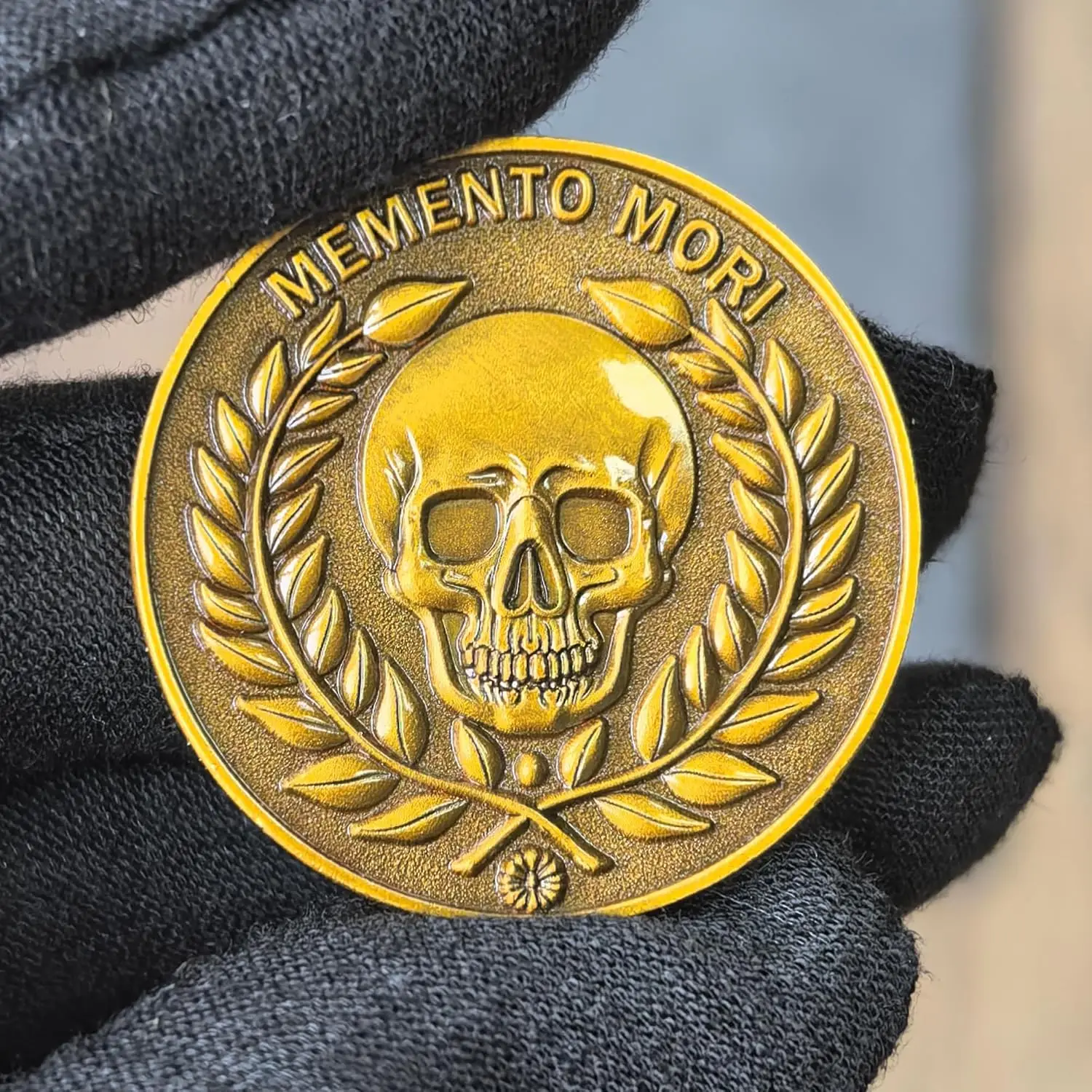 عملة تحدي Memento Mori - إكليل جمجمة وغار مقاس 1.37 بوصة، عملة تحفيزية للانعكاس، الحكمة، الشجاعة، هدية ملهمة