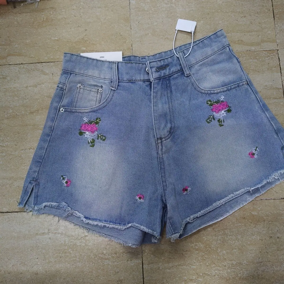 Eksplozjowe jeansowe szorty, letni nowy styl, pikantna dziewczyna, wysoki stan, wyszczuplające, obcisłe, podkreślające biodra, krótkie spodenki w kształcie litery A.