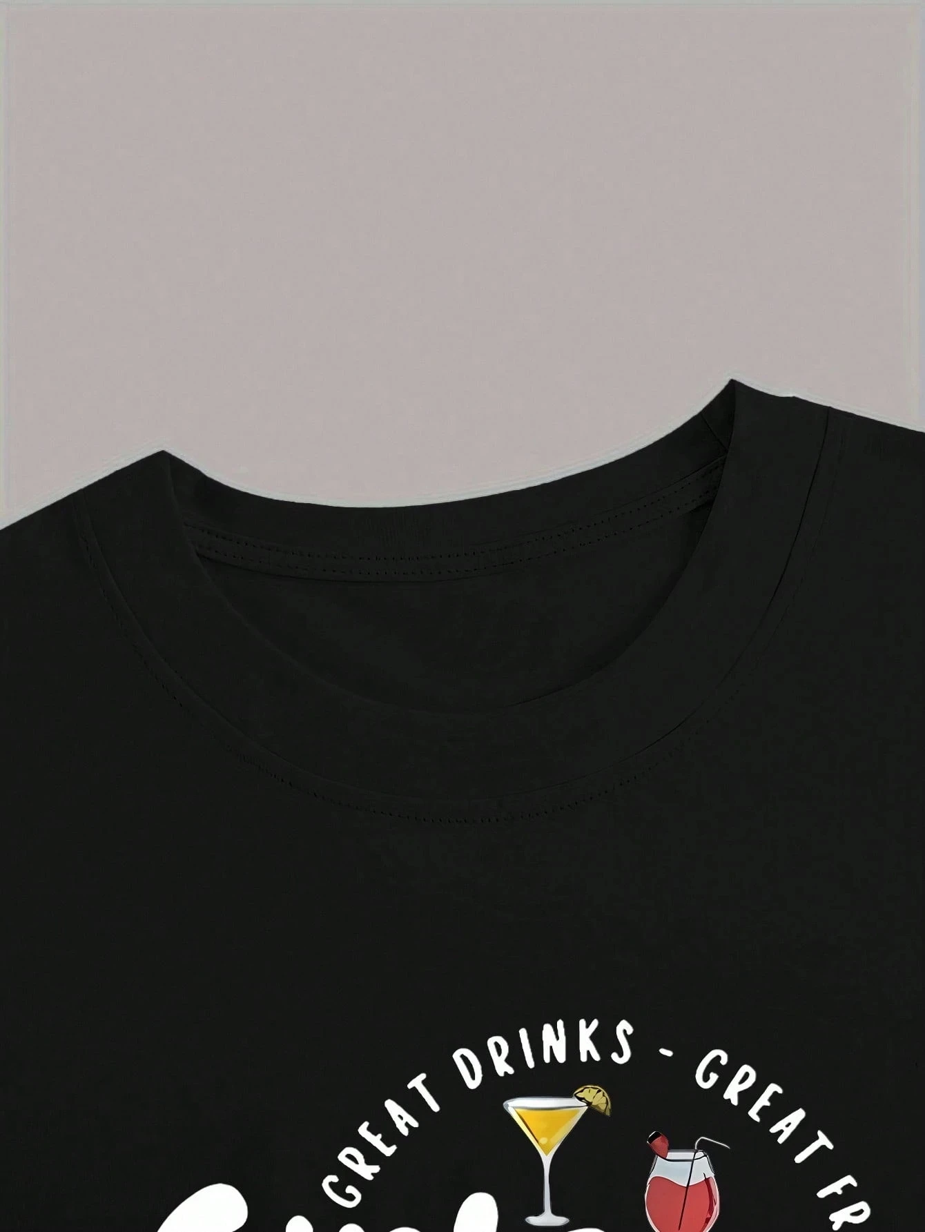 Plus Size Girls Trip 2025, tolle Getränke, tolle Freunde, tolle Lacht, Grafik-T-Shirt, strahlende Eleganz und Mode