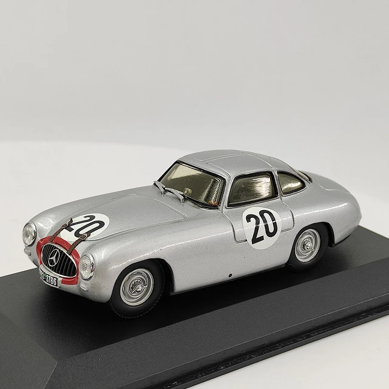 Flaws Diecast MAX Scala 1:43 BENZ 300 SL Le Mans 1952 Edizione limitata Modello di auto in lega Giocattolo da collezione Regalo Souvenir Display