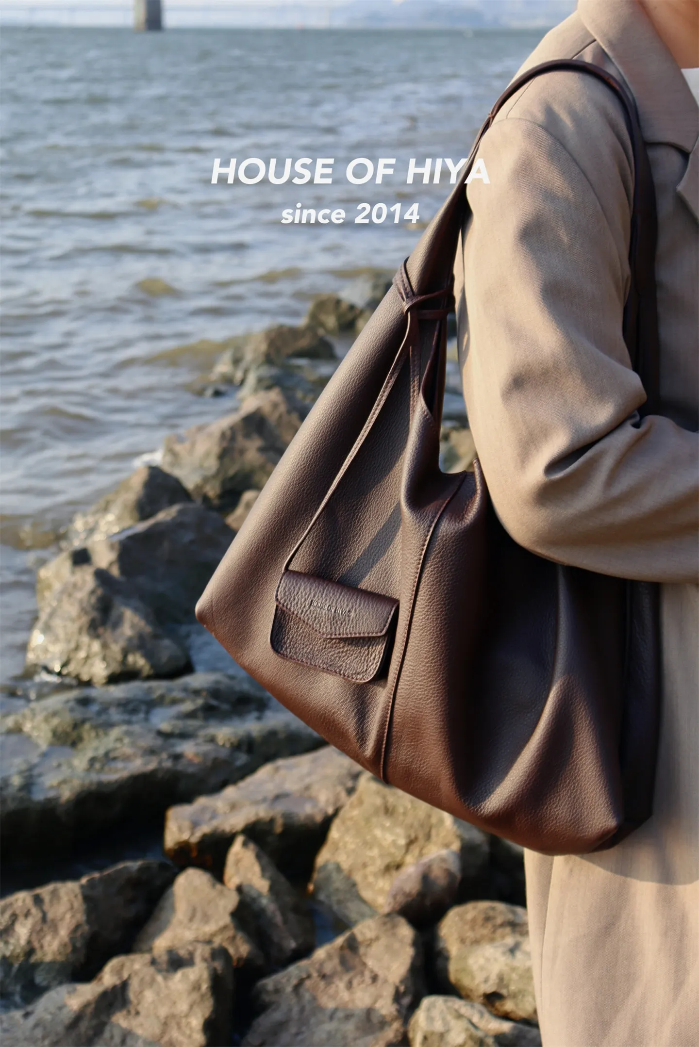 HOUSE OF HIYA Minimalist Single-Shoulder Tote - Spacious Frosted Full-Grain Leather Bag