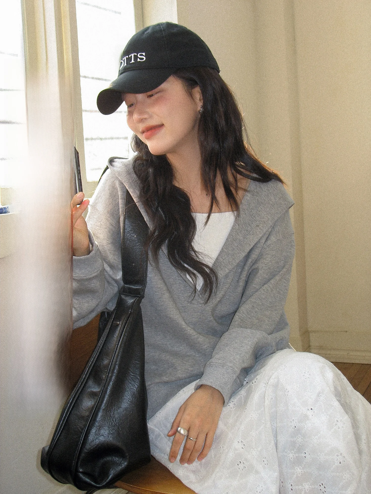 

Женская свободная толстовка с V-образным вырезом, весна 2026, новая коллекция, повседневная, универсальная, в стиле кэжуал, с длинными рукавами, с капюшоном, от разных брендов