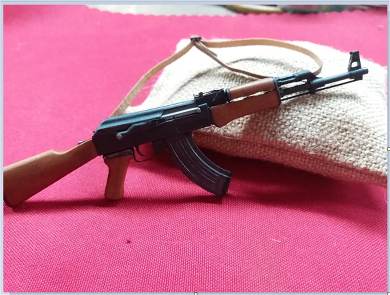 Gorąca sprzedaż 1/6th ii wojny światowej wojskowe serii bitwa Mini zabawki Model AK47 broń pistolet nie może być zwolniony Model dla 12 \