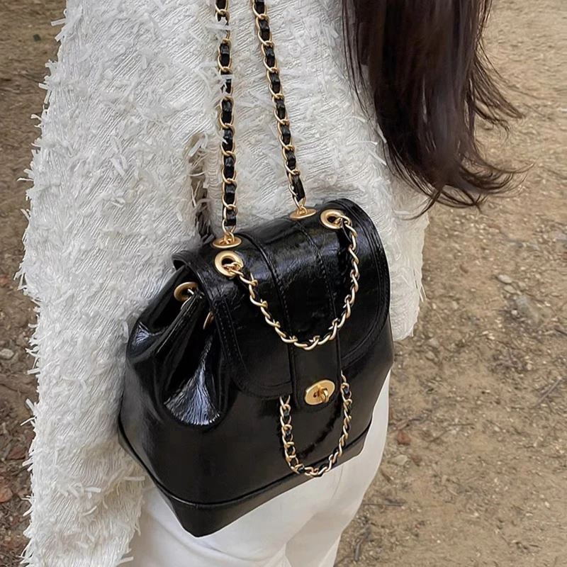 

Women Korea Autumn Winter Mini Chains Backpack Female Student Oil Wax Leather Shoulder Bag Travel handbag Black Rucksack