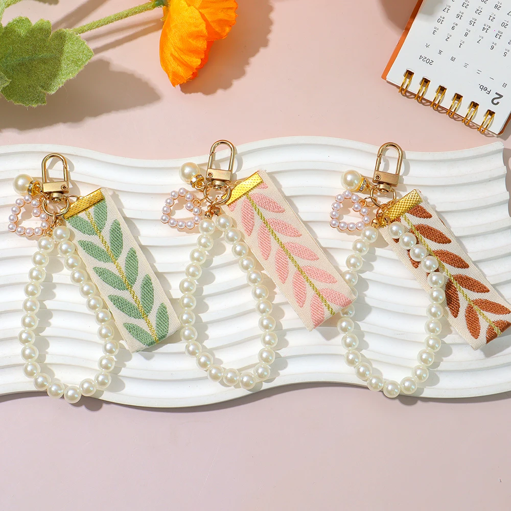 Elegant Leaf Pattern Wristlet Strap Keychain Imitation Pearls Beaded Link Chains Keyrings Bag Ornament Car Trinket Accessories