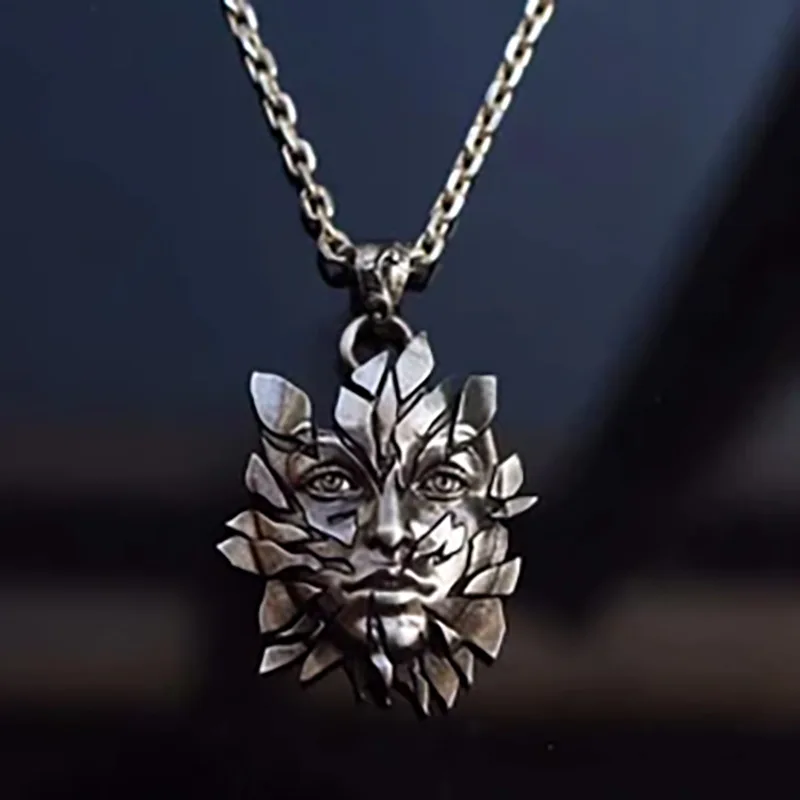 Personalized Retro Weathered Face Relief Necklace Women Pendant Keychain Keyring Vintage Metal Jewelry for Party Daily Wear Gift