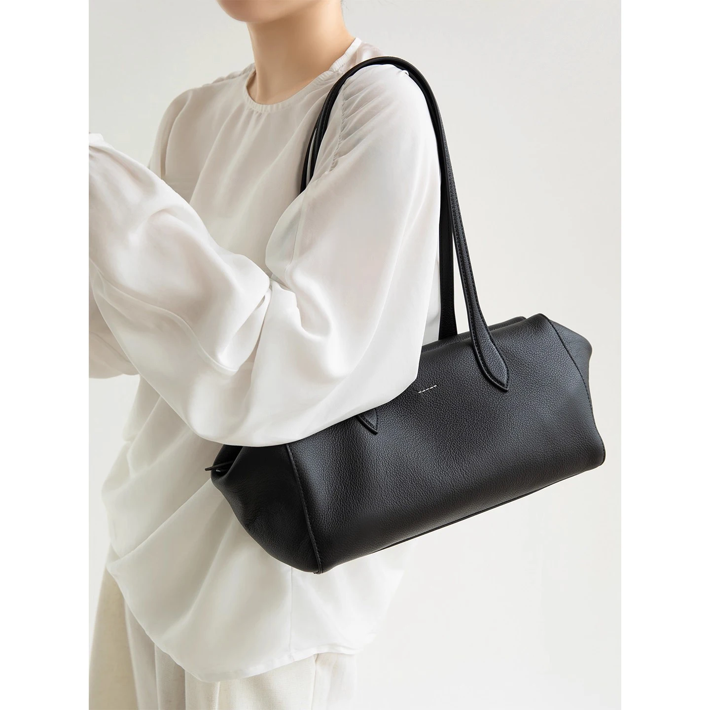 

High-End Boston Bag, Genuine Leather, Large-Capacity Commuter Bag, Practical Shoulder Bag, First-Layer Cowhide Underarm Bag, Women's Bag