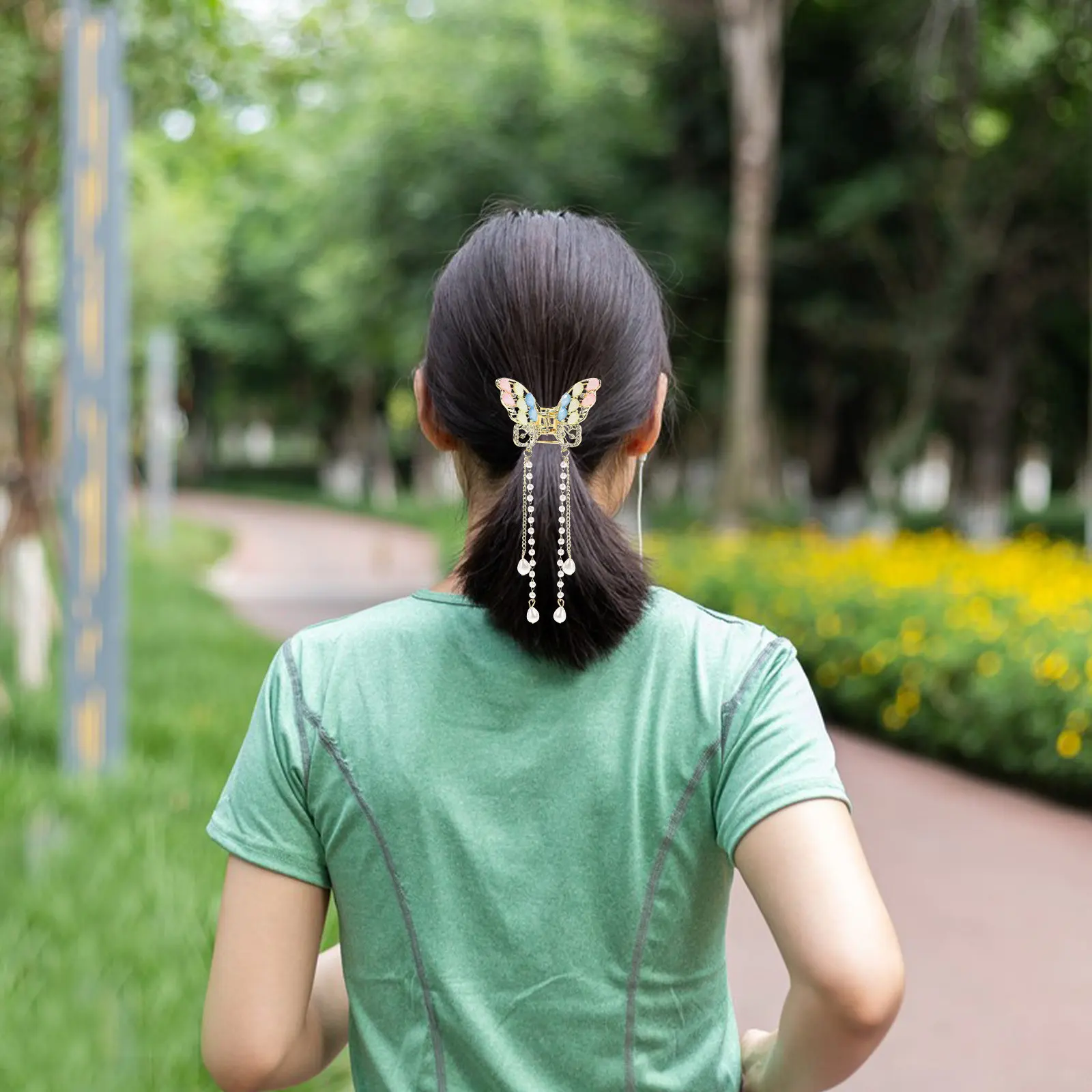 

2Pcs Elegant Butterfly Claw Clip Hair Accessory with Rhinestone Tassel Decorative Metal Claw Clips for Women Girls Half Up Back